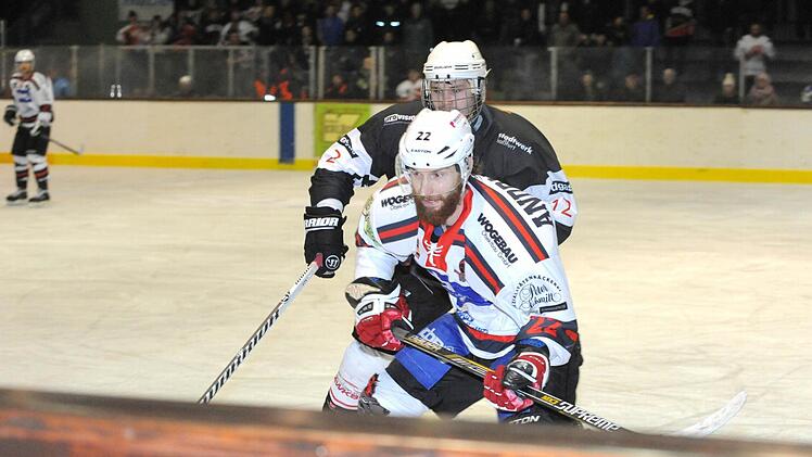 Derbyzeit: Szene aus dem Spiel der Kissinger Wölfe gegen den ESC Haßfurt. Foto: Hopf