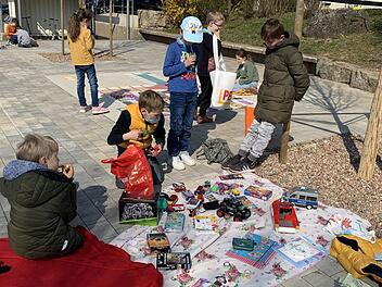 An der Johannes-Petri-Schule fand ein Flohmarkt zugunsten der Ukraine statt.