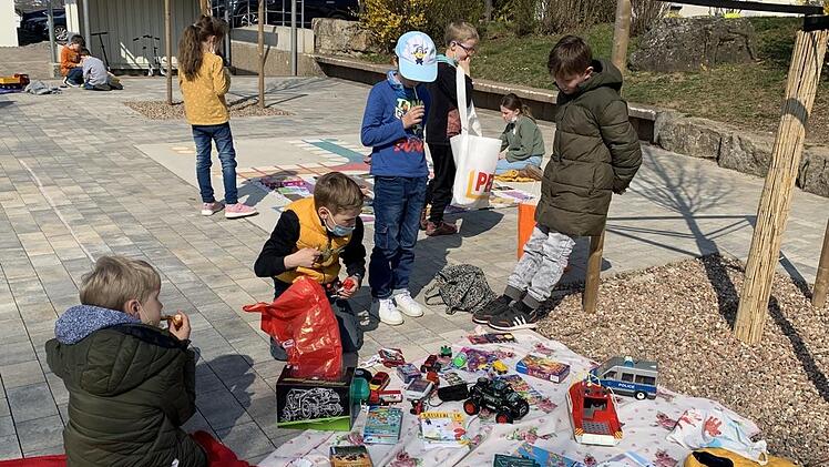 An der Johannes-Petri-Schule fand ein Flohmarkt zugunsten der Ukraine statt.