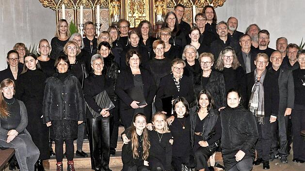 Der Kaiser-Heinrich-Chor singt Marienlieder.