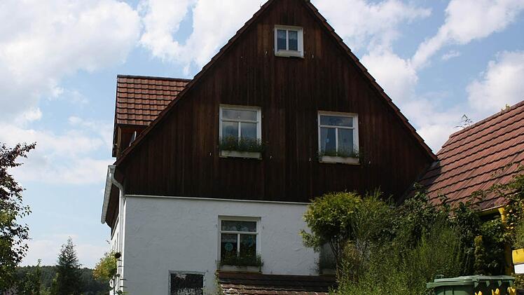 Vor dem Haus des Sektenführers der "Neuen Weltdiener" soll es am Sonntag zu einer Mahnwache kommen.  Foto: Andreas Dorsch/Archiv