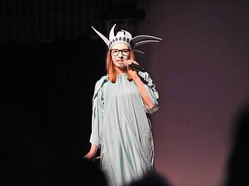 Große Show: Beim diesjährigen Musicalprojekt der Realschule Coburg II geht es nach New York. Für die Abschlussvorstellung am morgigen Sonntag gibt es noch Restkarten an der Abendkasse. Foto: Hagen Lehmann