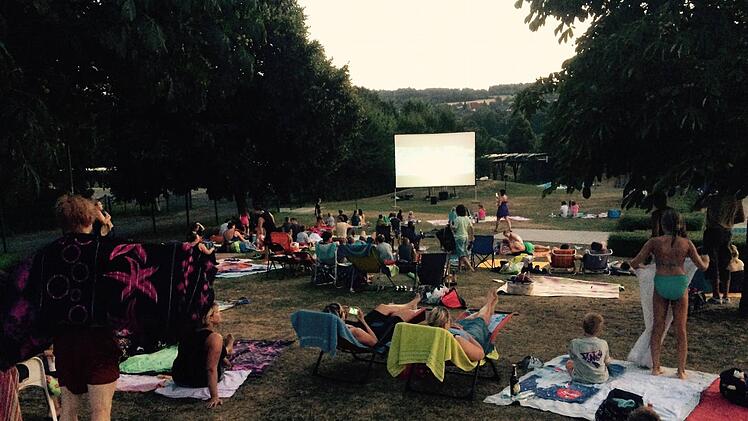 Im Stadtsteinacher Freibad hat es schon einmal ein Open-Air-Kino gegeben. Viele Jugendliche in Wirsberg würden sich freuen, wenn so eine Veranstaltung im Waldschwimmnad stattfinden könnte. Foto: Archiv/Wulf