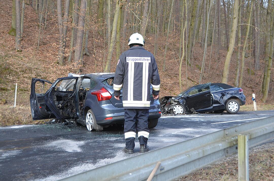 Unterfranken: Helfer rettet Mann aus brennenden Auto