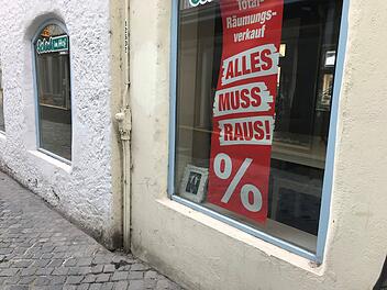 Bamberg: Traditionsladen "Schuh im Hof" nach "Total-R&auml;umungsverkauf" geschlossen