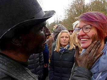 Der Schlotfeger bringt Glück - man sieht's. Foto: Dieter Hübner