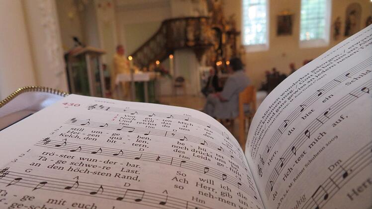 Von guten M&auml;chten treu umgeben", die Ebensfelder Gemeinde wartet gespannt wer nun nach Scharf kommen mag.