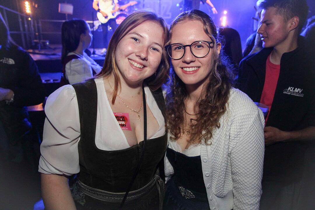 Gefeiert wurde mit der Kult-Partyrockband Radspitz!
