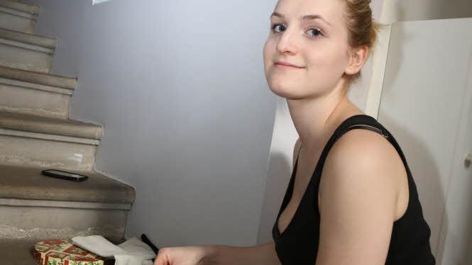 Make-up Artist Michelle Haueter hat alle Hände voll zu tun... Foto: Barbara Herbst