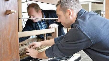 Rekonstruiert wurde im Rahmen der Restaurierung der Orgel aus Paderborn auch die historische Spielanlage. Diese steht nun auch wieder an ihrem ursprünglichen Platz. Text/Fotos: Hanns Friedrich
