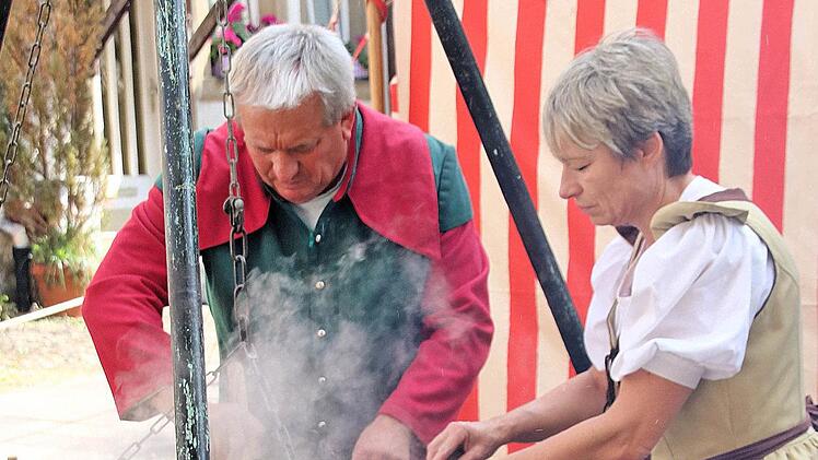 Über offenem Feuer wurde gekocht. Dieter Britz