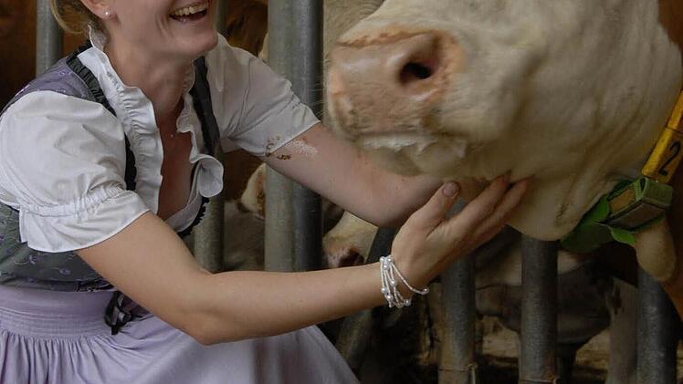 Michaela Hartmann hat ihren Traumberuf gefunden: Die Landwirtschaftsmeisterin liebt ihre Kühe. Fotos: Dagmar Besand