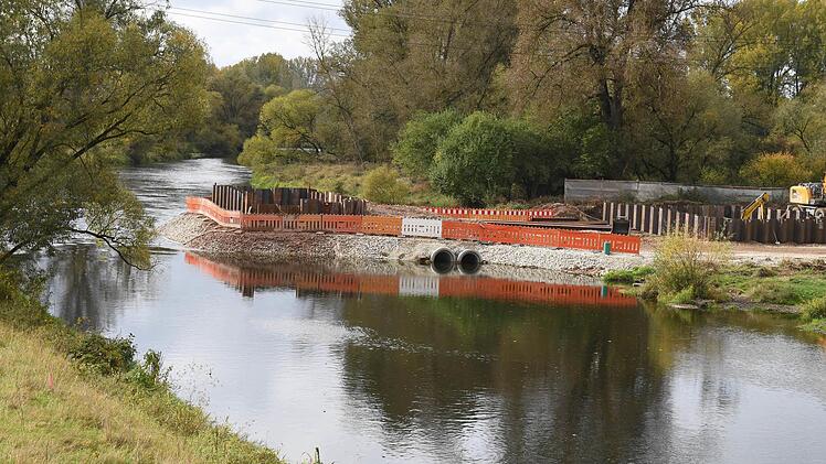 Im Entstehen: die neue Mainbrücke bei EbingFoto: Rinklef