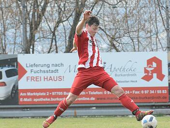 Fuchsstadts Kapitän Simon Bolz ist dabei, wenn der FC daheim auf Tabellenführer Abtswind trifft. Weil die Füchse aber rechnerisch noch auf den Relegationsplatz fallen können, wollen sie dem Erstplatzierten mindestens einen Punkt abknöpfen.ssp