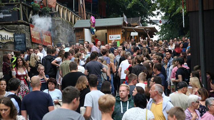 Zwei größere Vorfälle haben das Annafest 2019 überschattet. Die Polizei hat inzwischen ihre Bilanz zu dem Fest in Forchheim veröffentlicht. Foto: Josef Hofbauer