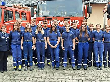 Die teilnehmenden Jugendlichen aus dem Landkreis Kronach mit Kreisjugendfeuerwehrwartin Carolin Wicklein