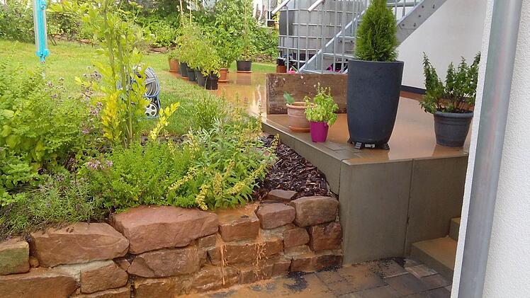 In Zahlbach kam am Mittwoch das Wasser aus den Feldern. Foto: Sebastian Metz