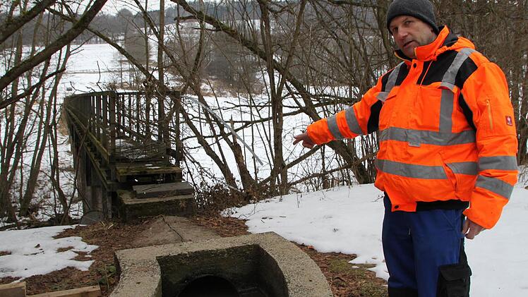 Eine Brücke eigens für das Abwasser führt über die Sinn. Foto: Ulrike Müller