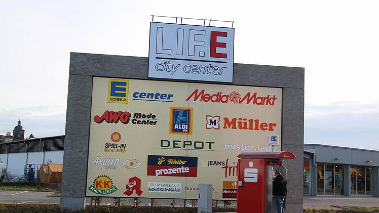 Werbetafel am Fachmarktzentrum Lichtenfels Foto: Bastian Girg