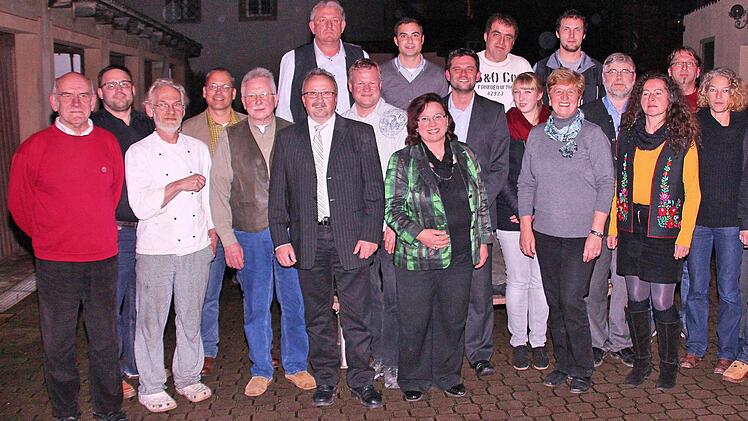 Gruppenbild mit Bürgermeisterkandidat: Paul Merklein (Sechster von links) und die Kandidaten von Forum Aktiv für die Stadtratswahl am 16. März nächsten Jahres.  Foto: Dieter Britz