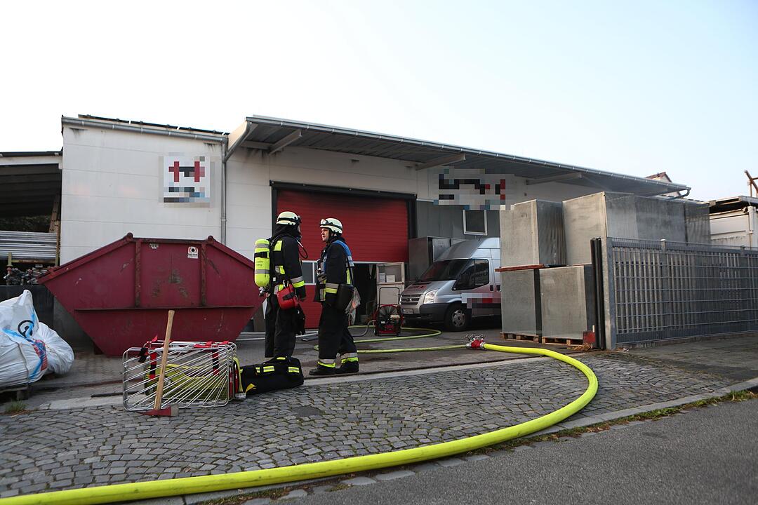 Nürnberg: Brand in Lagerhalle