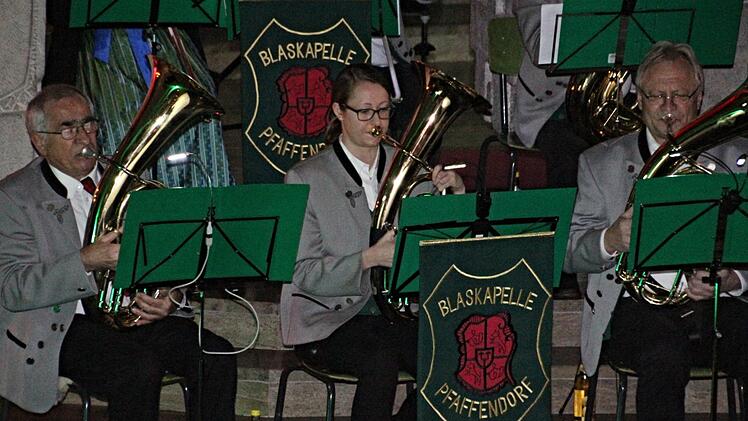 Die "Hornisten" der Blaskapelle Pfaffendorf beim NeujahrskonzertHelmut Will