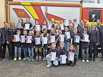23 „Feuerfüchse“ der Kinderfeuerwehr Ramsthal erhielten nach erfolgreicher Ausbildung das Abzeichen „Kinderflamme“.