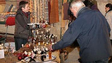 Die Besucher   konnten zwischen   viel Kunsthandwerk auswählen.