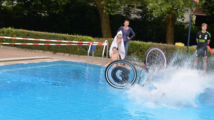 Wassertag beim Jugendfestival YouCo im Aquaria Freibad in CoburgFoto: Ronald Rinklef