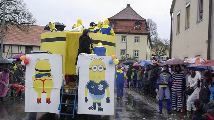 Faschingszug Aura 2016 mit den Minions. Foto: Winfried Ehling