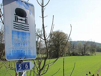 Ein Hinweisschild auf das Trinkwasserschutzgebiet im Münnerstädter Tal.Foto: Heike Beudert
