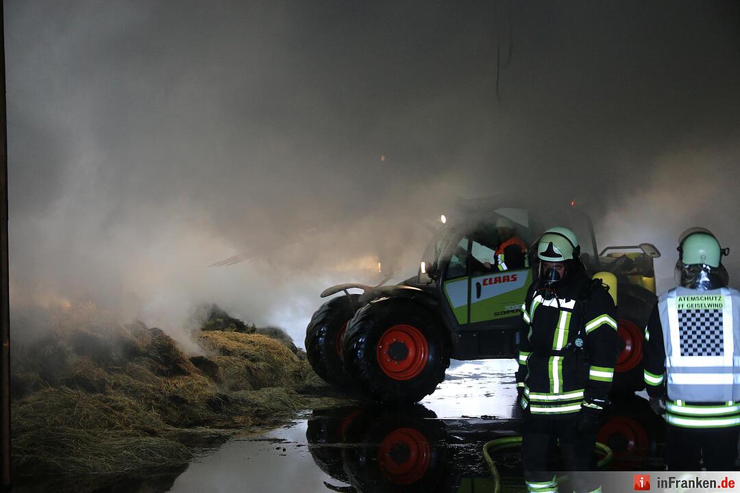 Feuer zerstört Scheune in Hohn am Berg