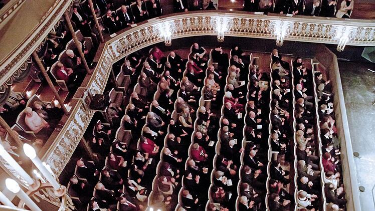 Länger als zunächst geplant dürfen die Besucher des Landestheaters den historischen Innenraum des Musentempels vor Beginn der Generalsanierung genießen - bis April 2019.Foto: Archiv/Jochen Berger