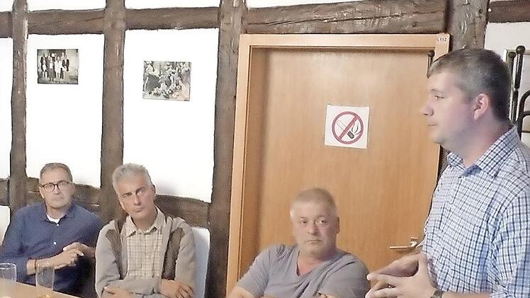 Bürgermeister Peter Kraus informierte die Greßhäuser Bevölkerung über aktuelle Themen. Foto: Christian Licha