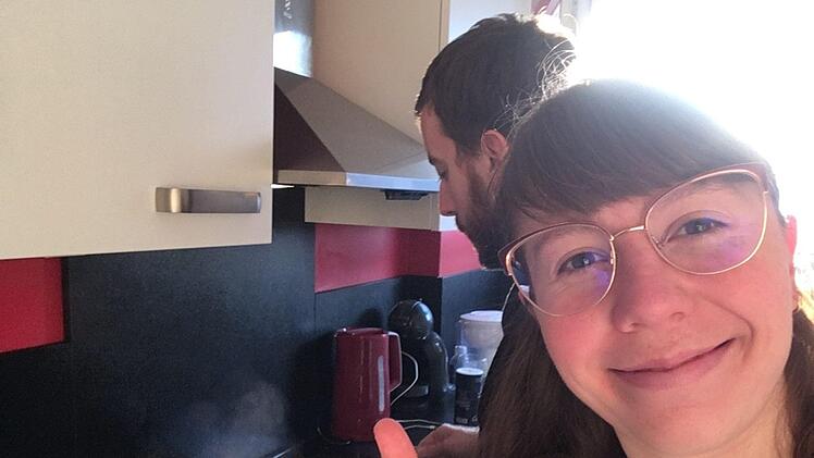 Kochen statt Kneipe: Elisa und Hippolyte verbringen viel Zeit in der Küche. Foto: Selfie Elisa Keul