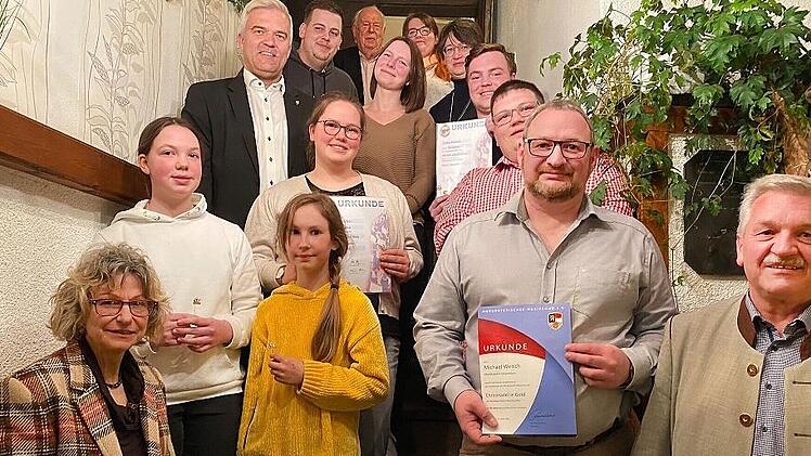 Der Musikverein Lauenstein w&auml;hlte in seiner Hauptversammlung einen neuen Vorstand und ehrte treue Mitglieder.