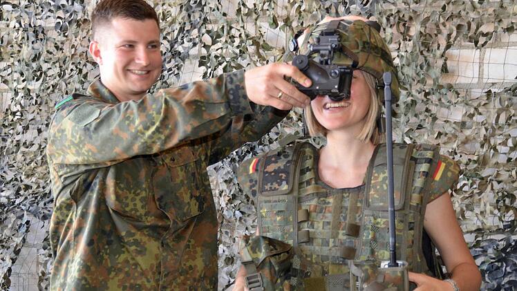 Martina Beck, Mitarbeiterin der Kasse, ist nun vollständig ausgerüstet.  Foto: Kathrin Kupka-Hahn