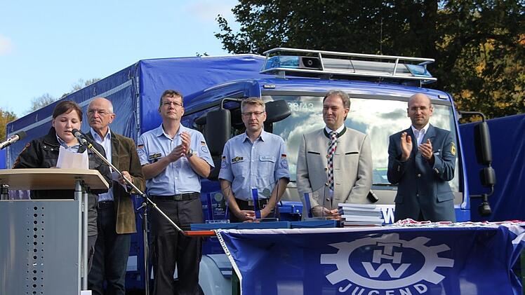 Die Siegerehrung nahmen unter anderem Bezirkstagspräsident Günther Denzler und Landrat Klaus Löffler vor. Foto: Veronika Schadeck