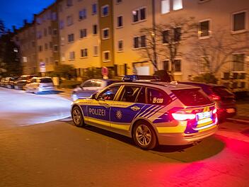Kurz nach dem ersten Messerangriff auf einen Frau fahndete die Polizei mit zahlreichen Einsatzkr&auml;ften nach dem T&auml;ter. Daniel Karmann/dpa