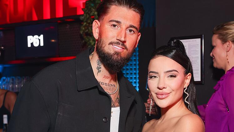 Leyla Heiter, hier mit Ehemann Mike Heiter, hat &uuml;ber ihre abgebrochene Beauty-OP gesprochen.