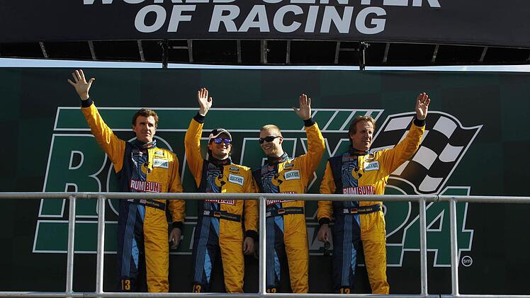 Die Piloten des Audi mit der Startnummer 13. Von links Matt Plumb, Markus Winkelhock, Christopher Haase und Frank Biela. Foto: Audi