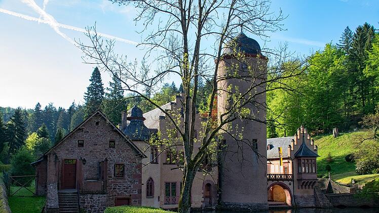 Das Wasserschloss Mespelsbrunn kann besichtigt werden.