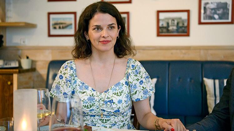 Sophie Trafeur (Maxine Kazis) genie&szlig;t ihren Urlaub auf R&uuml;gen.