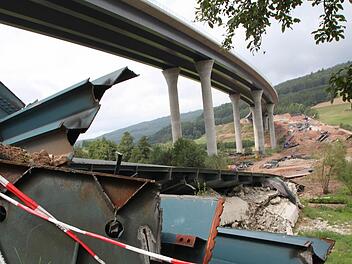 Der Schrott bleibt liegen, bis die Preise steigen. Fotos: Ulrike Müller