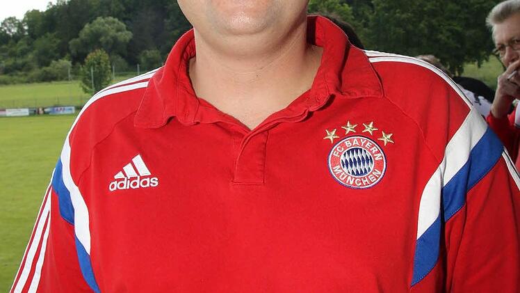 Markus Bätz, Sonnefeld: "Ich bin schon von klein auf Bayern-Fan. Außerdem war schon immer meine Lieblingsfarbe Rot. Unser Fanclub ist wie eine große Familie, wir helfen uns gegenseitig und besuchen natürlich auch die Spiele des Rekordmeistes in München und außerhalb." Foto: Michael Stelznber