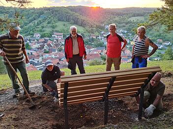 Am Kappberg wurde eine Ruheliege aufgestellt, von dort hat man einen schönen Blick auf Sulzthal.
