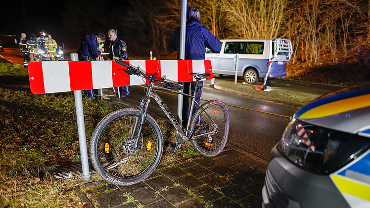 F&uuml;rth: 15-j&auml;hriger Radfahrer von Kleinbus erfasst