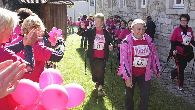 Partystimmung im pink dekorierten Zielbereich. Foto: Thomas Dill