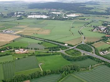 Die Kellbachgrundanbindung ist seit neun Jahren Streitthema zwischen dem Bund Naturschutz, dem Markt Ebensfeld, dem Freistaat Bayern und der Regierung Oberfranken.  Foto: Matthias Einwag
