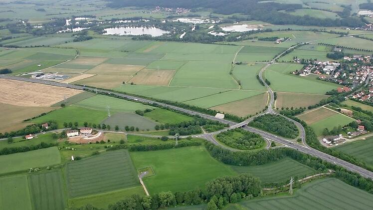 Die Kellbachgrundanbindung ist seit neun Jahren Streitthema zwischen dem Bund Naturschutz, dem Markt Ebensfeld, dem Freistaat Bayern und der Regierung Oberfranken.  Foto: Matthias Einwag